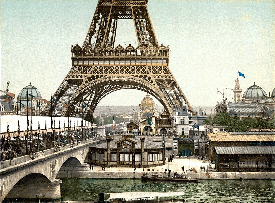 Bild des Eiffelturmes bei der Weltausstellung im Jahr 1900